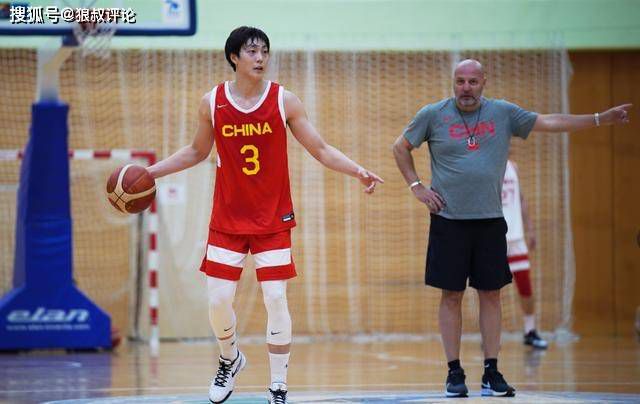 凯奇《冲浪惊魂》戛纳photocall 入选非竞赛单元 2024-05-23 当地时间5月17日，法国戛纳，第77届戛纳电影节《冲浪惊魂》Photocall。