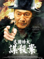 COSMO》2月刊少女风主题大片，头戴纱巾、置身粉红气球中，显出迷样个性。